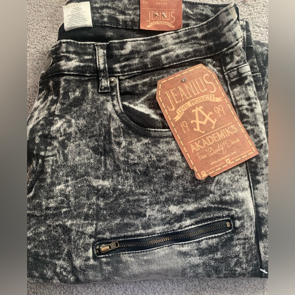 jeanious akademiks 34x32 black and gray color